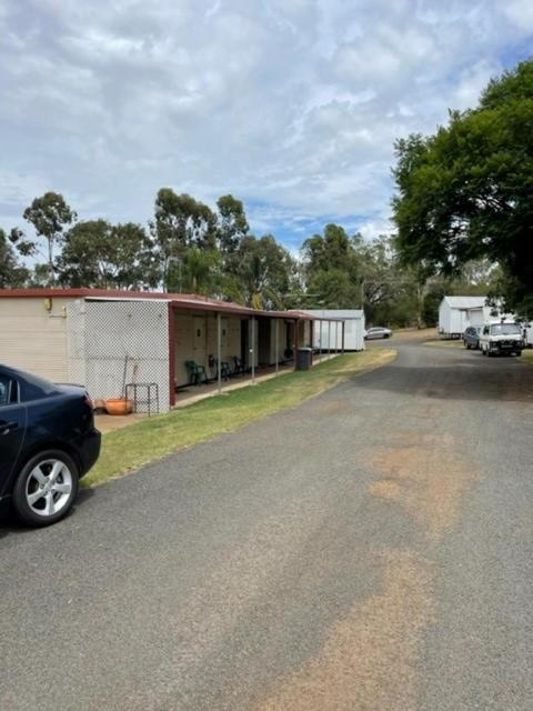 Oakridge Motel Tourist Park Oakey Exterior photo